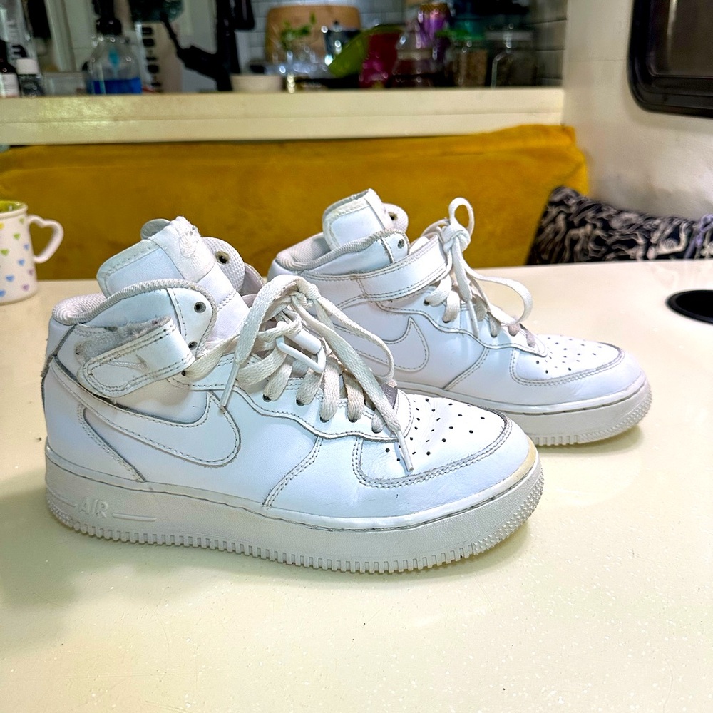 Size 6y (women 38.5) Nike Air Force 1 High White 314195-113